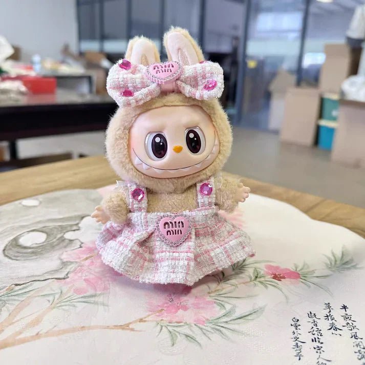 LabubuMania – Outfit MM Pink (Labubu  incluso)