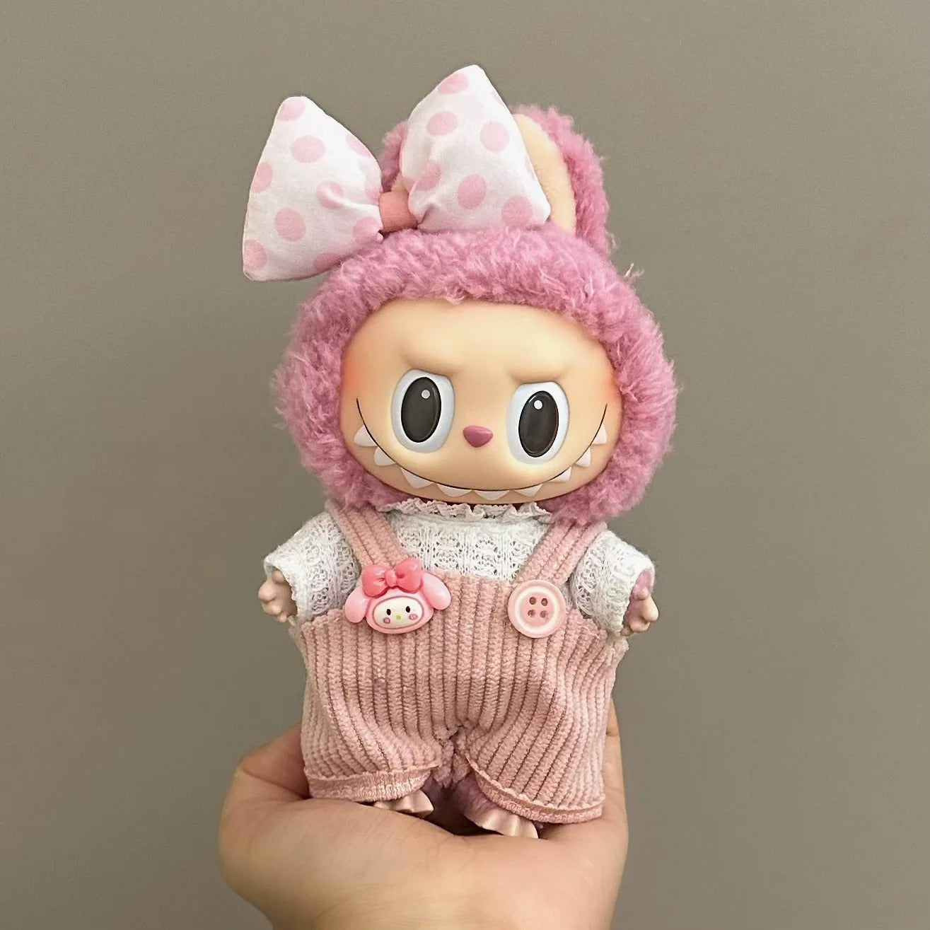 LabubuMania – Outfit Pink Bunny (Labubu  incluso)